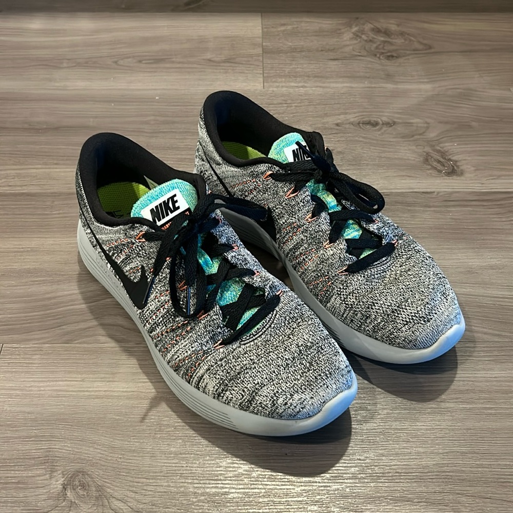 Nike men’s Lunarepic Flyknit running shoes. Size 10